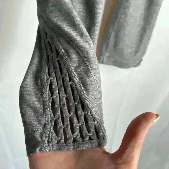 Lululemon  size 8 - 3/4 yoga leggings - Picture 2 of 4